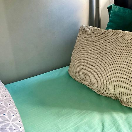 Female-Dortoir Femme -Dorm Shared Room Paris Bobigny Extérieur photo