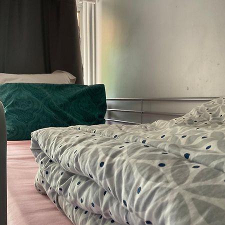 Female-Dortoir Femme -Dorm Shared Room Paris Bobigny Extérieur photo
