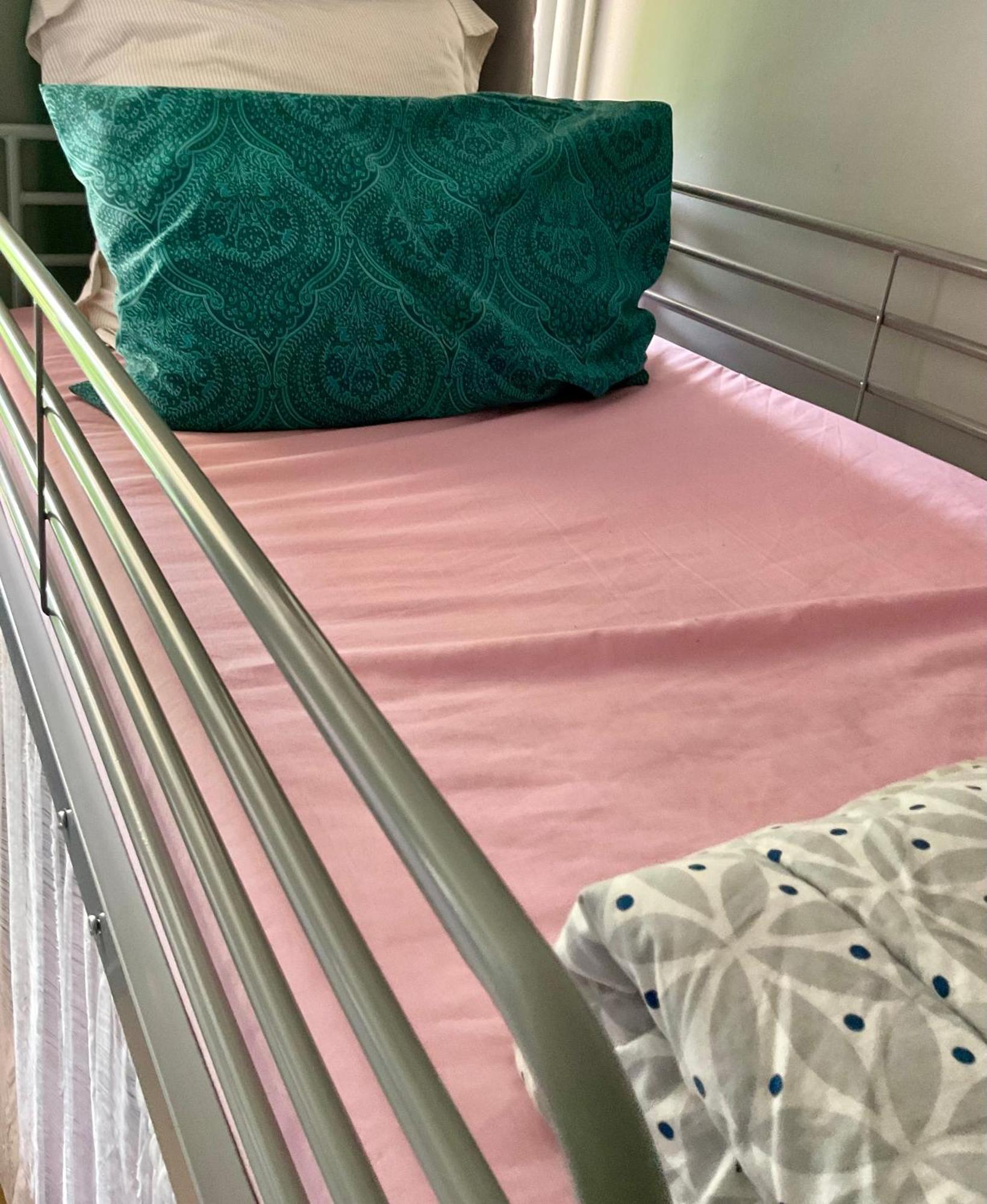 Female-Dortoir Femme -Dorm Shared Room Paris Bobigny Extérieur photo