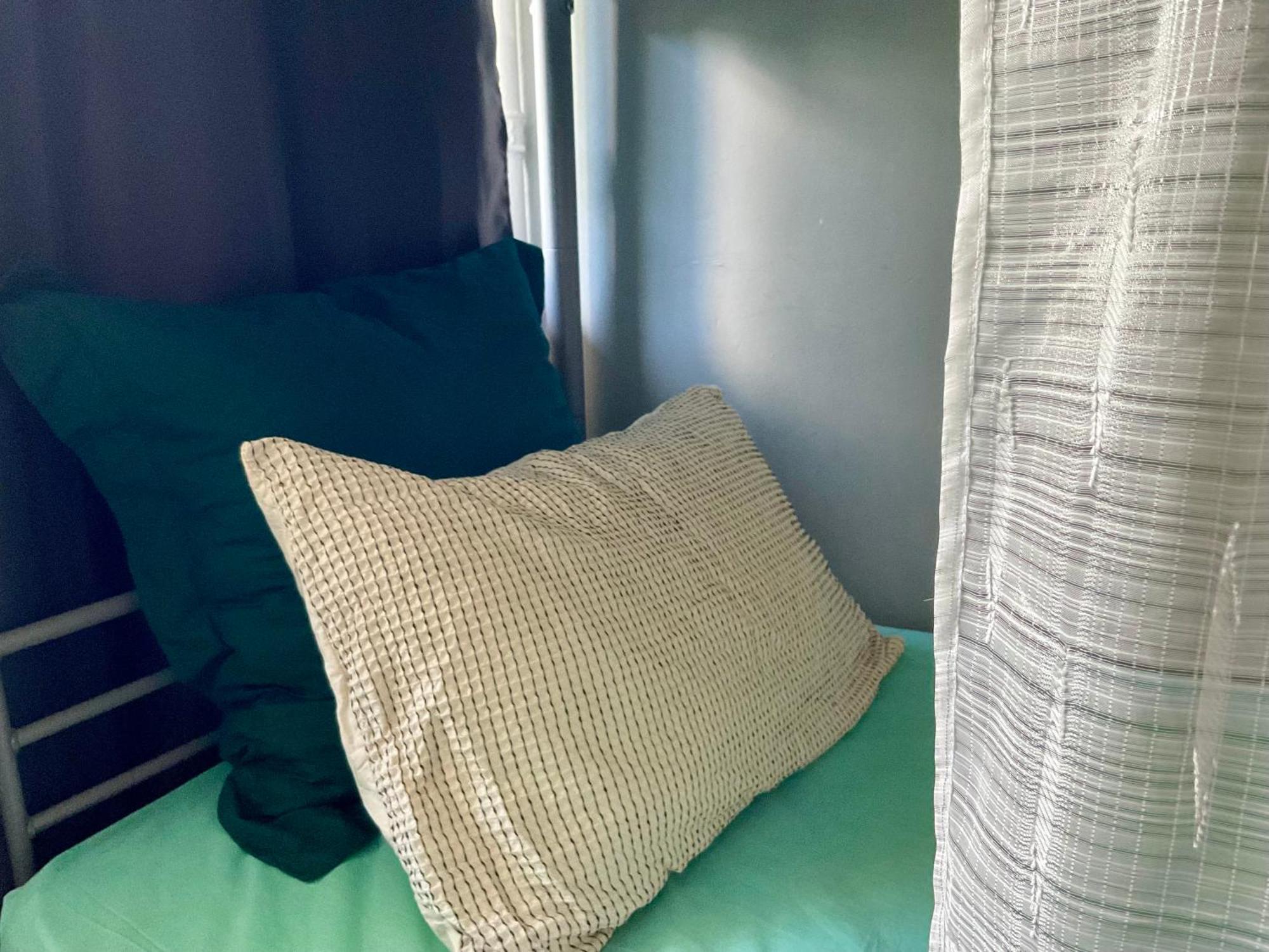Female-Dortoir Femme -Dorm Shared Room Paris Bobigny Extérieur photo