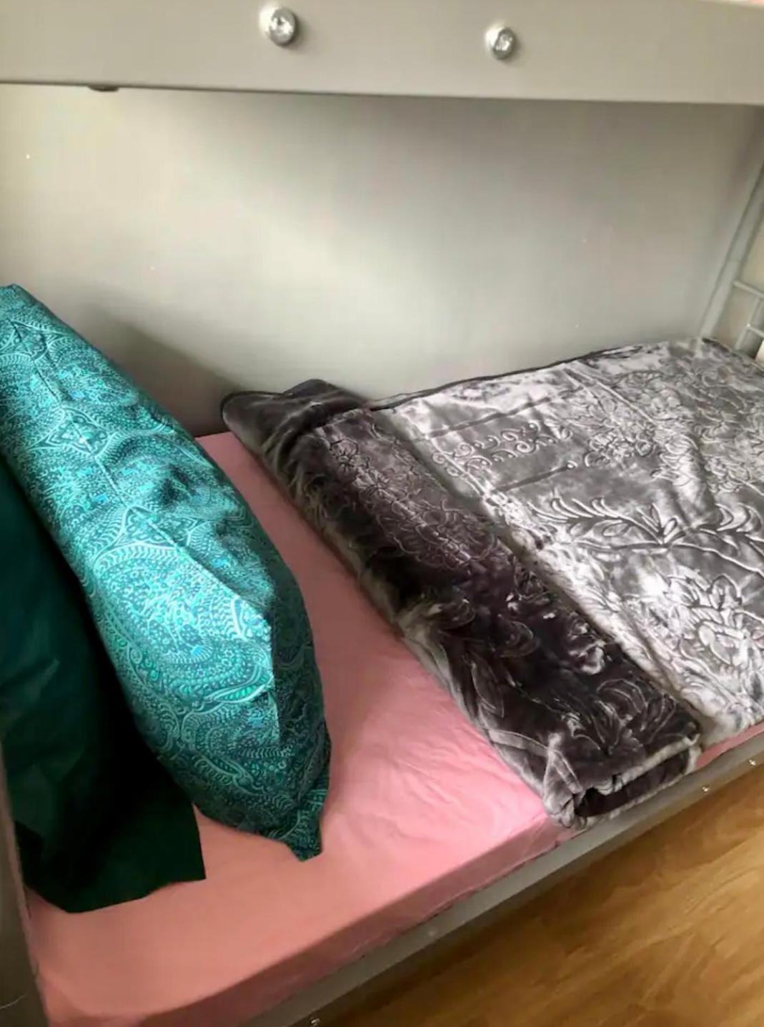 Female-Dortoir Femme -Dorm Shared Room Paris Bobigny Extérieur photo