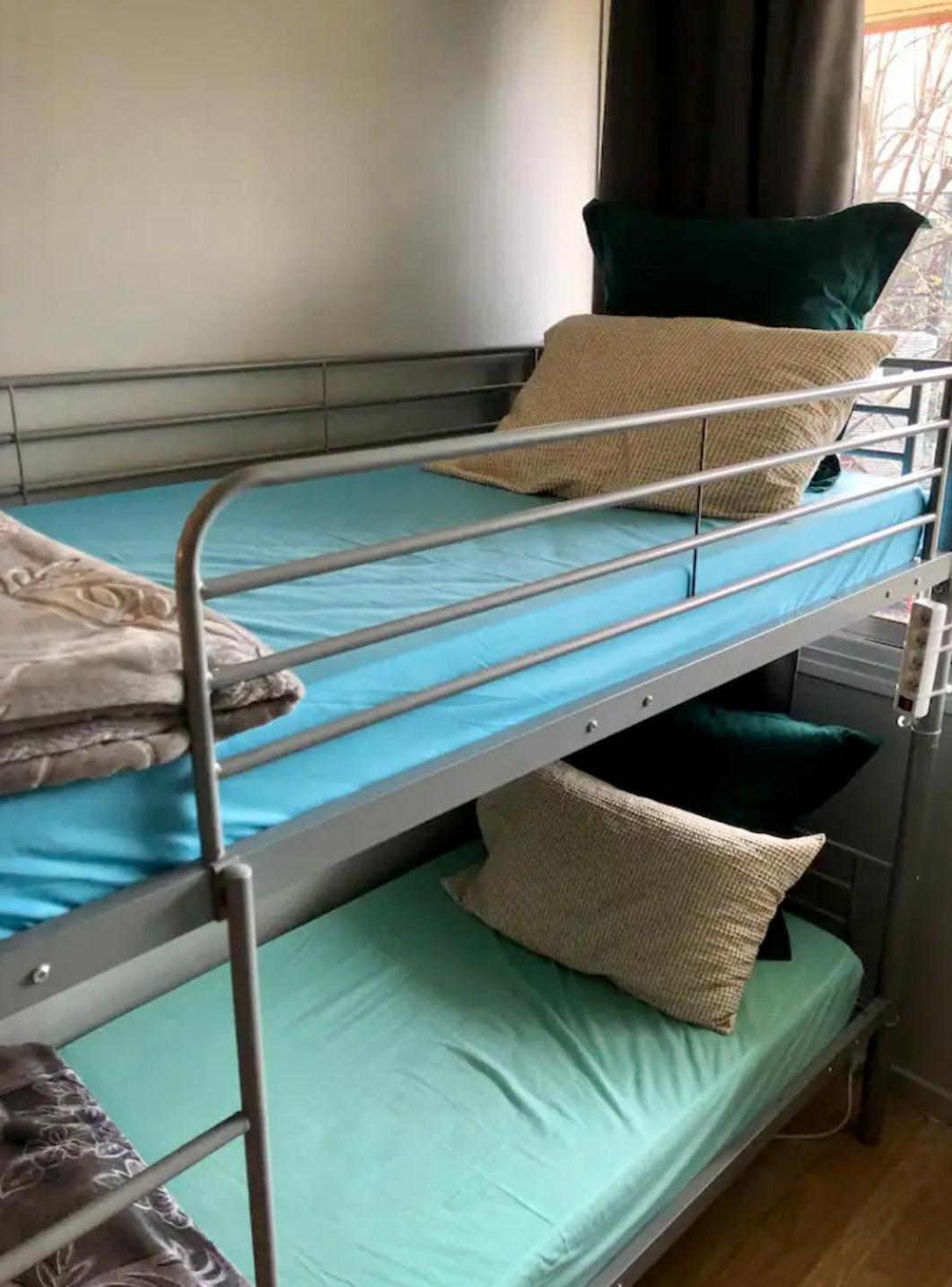 Female-Dortoir Femme -Dorm Shared Room Paris Bobigny Extérieur photo